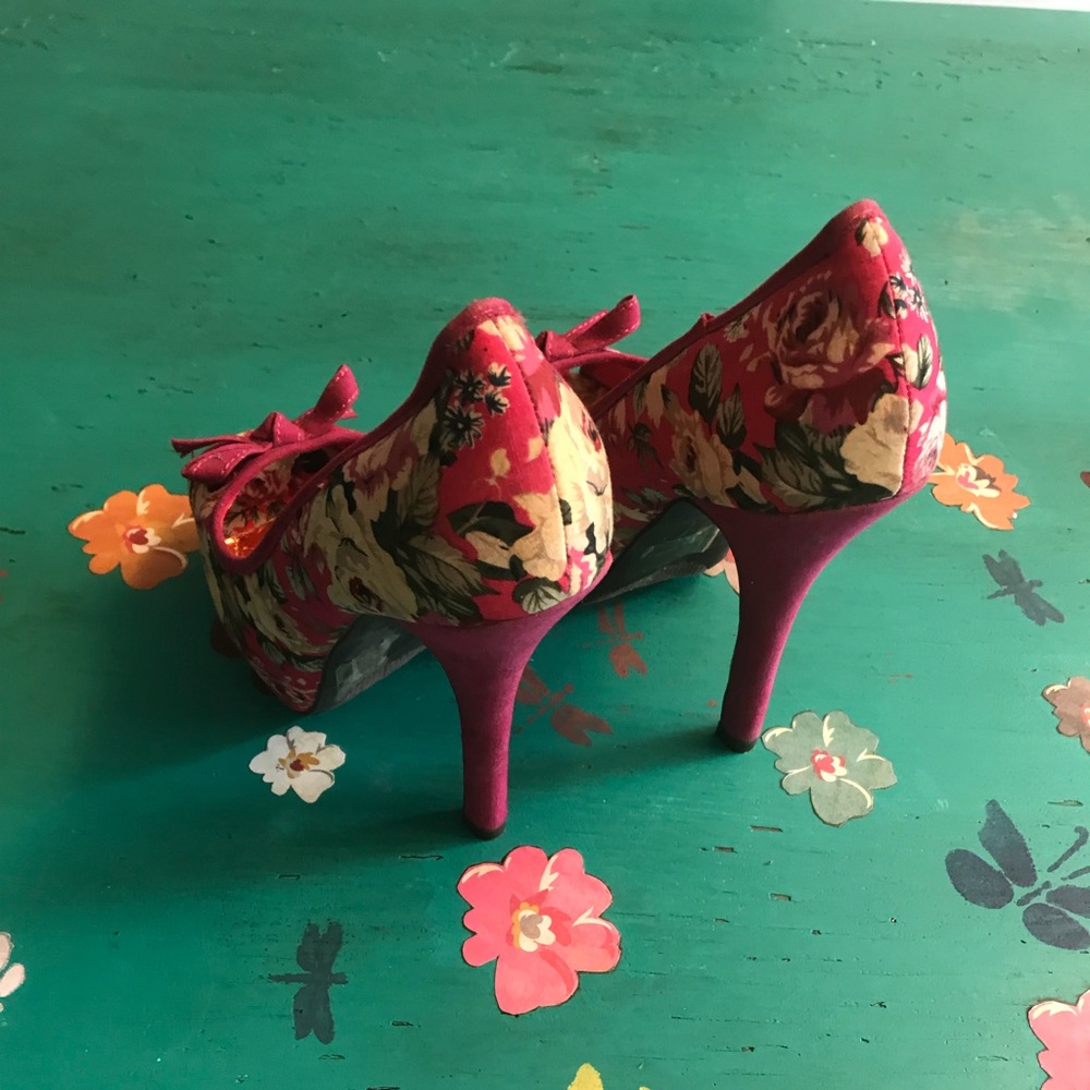 Beautiful PUMP HEELS - Picture 5 of 8